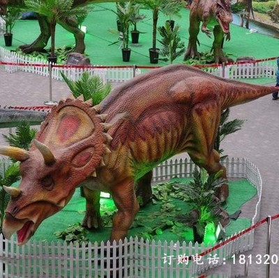 三角龙雕塑 玻璃钢仿真恐龙 公园动物雕塑